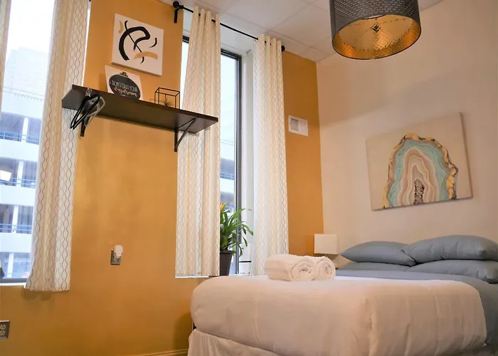 Stay Pittsburgh Aparthotel